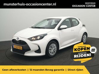 toyota yaris 1.5 hybrid active - occasion lease vanaf €394 p/m - rijklaarprijs - handgas - handbediend gaspedaal - apple carplay - android auto - invalide