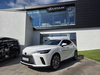 lexus rx lexus rx 450h+ prestige top, biela metalíza, orechoivo hnedá koža