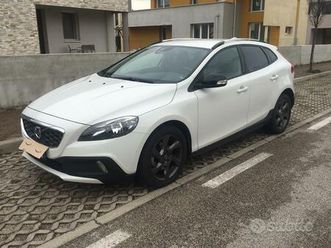 volvo v40 cross country
