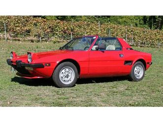 1973 fiat x1/9 rouge manuel, 4 vitesses conduite à gauche...