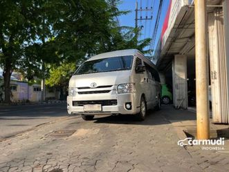 2017 toyota hiace 2.5 commuter van
