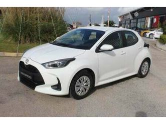 toyota yaris cross 1.5 hybrid 5p. e-cvt active del 2025 usata a roma