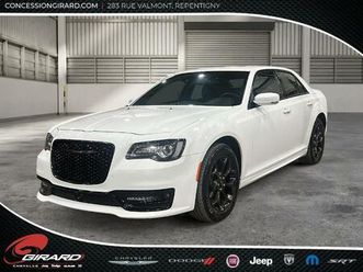 2023 chrysler 300 300s awd, toit pano, cuir, mags 20''