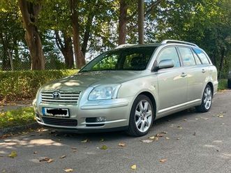 toyota-avensis-combi-executive-2-0-l-vvt-i-automati