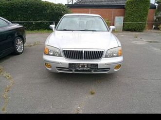 hier ist ein tolles auto hyundai xg mit einem 6-zylinder