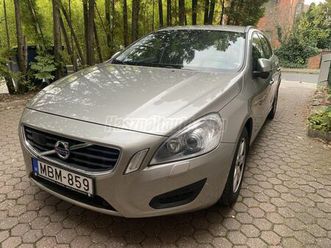 volvo v60 1.6 [t3] momentum