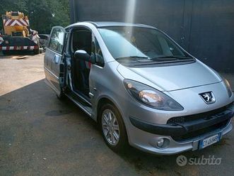 peugeot 1007 benzina 1.4 automatico