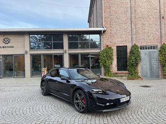 4s performance, meget velholdt og godt utstyrt!