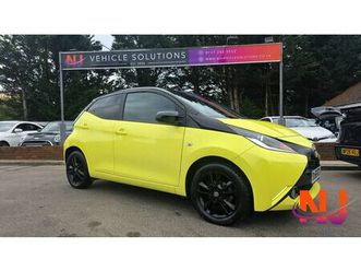 2016 toyota aygo 1.0 vvt-i x-cite 3 (bi-tone yellow) 5d