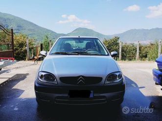 stock fanaleria auto d’epoca