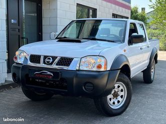 nissan navara np300 doublecab 4x4 2.5 133ch - attelage - radio/cd - carnet d'entretien complet