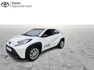 ② toyota aygo x play — toyota — 2ememain