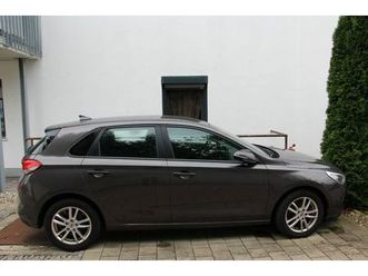 hyundai i30 top zustand, und sehr gepflegt. wenige kilometer