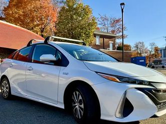 toyota prius prime hybride / rechargeable et branchable