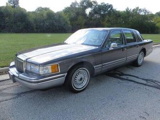 used 1992 lincoln town car signature