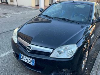 auto opel tigra