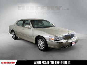 2011-lincoln-town-car-signature
