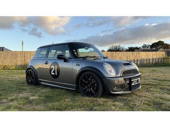 2004 mini hatchback r53 cooper s & brian james trailer