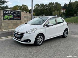 peugeot 208 1.5 blue-hdi 100ch,caméra