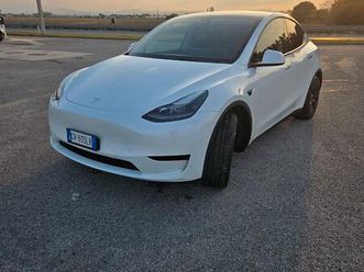 tesla y long range con gancio traino