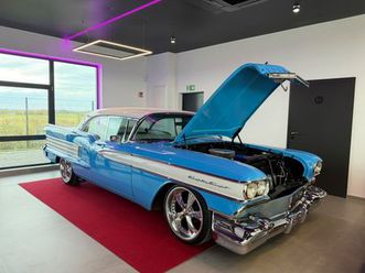 oldsmobile 4-door holiday sedan super 88