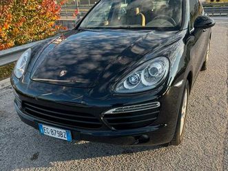 porsche cayenne 3.6 benzina con cambio manuale.