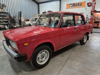 ② oldtimer lada 2105 — oldtimers & ancêtres — 2ememain