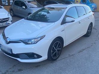 toyota auris touring hybride sports