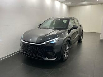 lexus lbx 1.5 hybrid relax awd: réserver un essai sur route !