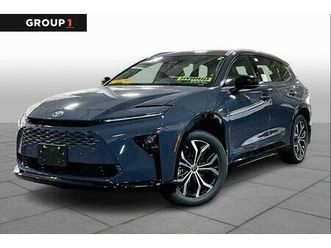 new 2025 toyota crown signia xle