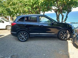 auto quasi nuova tenuta in perfette condizioni.