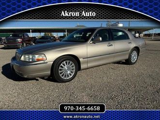 used 2003 lincoln town car signature
