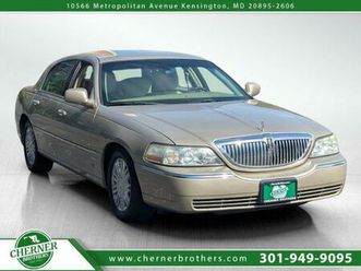 2011 lincoln town car signature