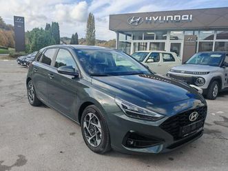 hyundai i30 1,5 mpi 96ks - vatrena edicija+naslon za ruku, 2025 god.