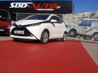 toyota aygo 1.0 x-play+x-touch