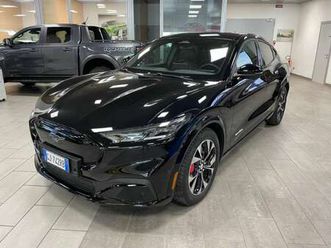 standard range awd(4x4) 269cv. con tech pack