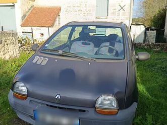 vends twingo ancienne mais très fonctionnelle