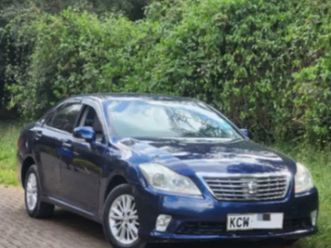 toyota crown royal saloon - 2012