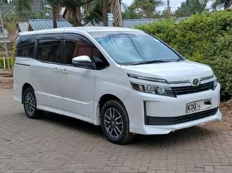 toyota voxy - 2014