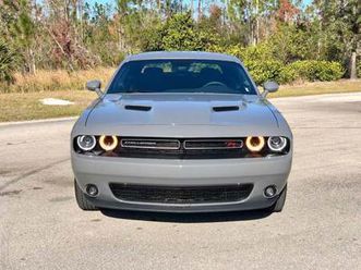 dodge challenger v8 fabulous car & similar americans required today !!!
