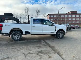 2023 ford f 250 lariat full équipe
