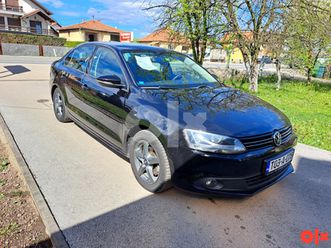 vw jetta 1.6 tdi 77 kw. 2013 god.klima.navi