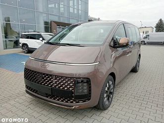 hyundai staria 1.6 t-gdi hev luxury