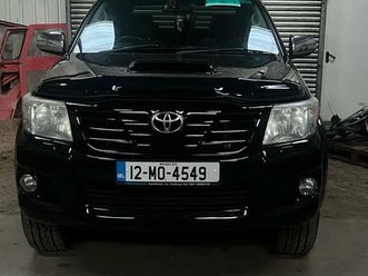toyota hilux invincible 3.0l d4d
