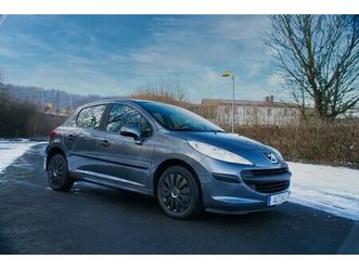 peugeot 207 1.4 16v xr presence gepflegter 5-türer in grau metal