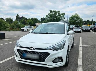 hyundai i20 gb fl 1.2 navi r.cam/p.sen shzg klima bth t.omat