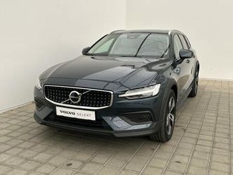 volvo v60 2.0 b5 4x4 cc plus