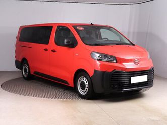 2.0 d-4d,2025, kombi, 8 míst, l2
