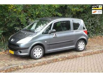 peugeot 1007 - 1.4 sesam urban nwe apk trekhaak