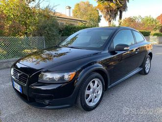 volvo c30 1.6 diesel - 110 cv - neopatentati